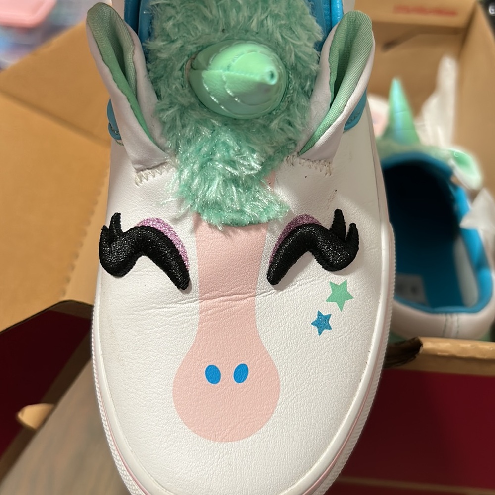 Vans - Picture 2 of 4